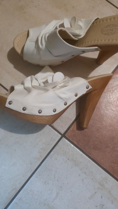 Eleganckie klapki na obcasie rozmiar 40