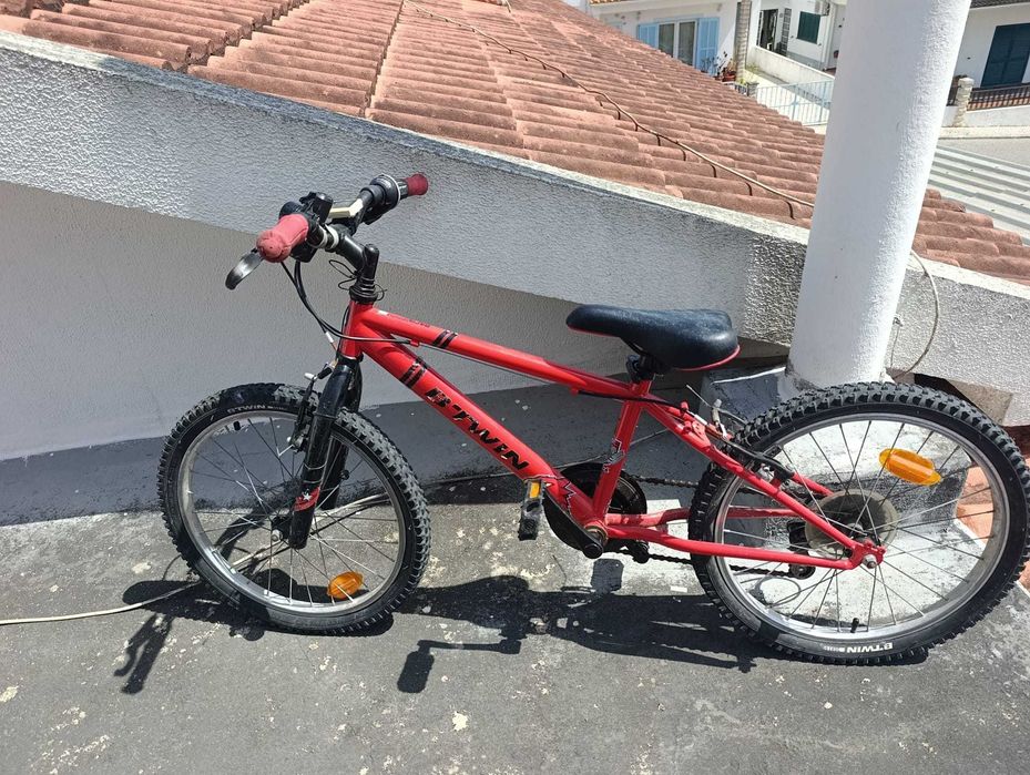 Bicicleta criança vermelha