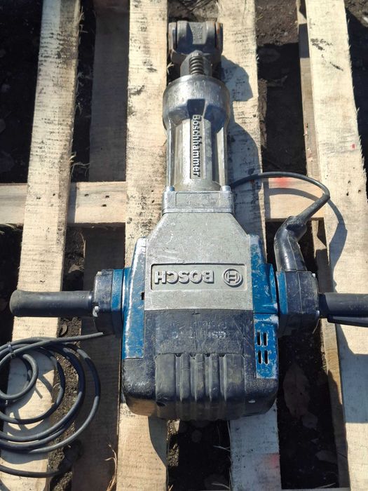 Młot wyburzeniowy Bosch GSH 27 VC  62J