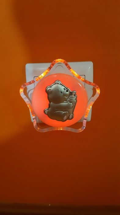 Luz presença com símbolo prata