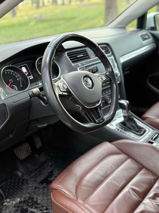 Продажа/обмен Volkwagen E-Golf . Электро