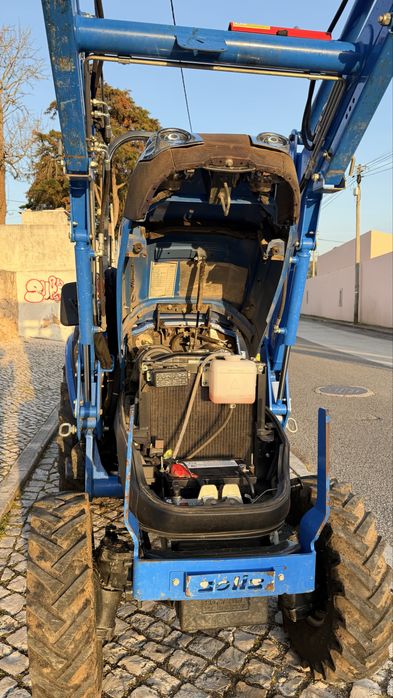 Solis 26 XL + Carregador Frontal + Pack Alfaias (Apenas 340h)