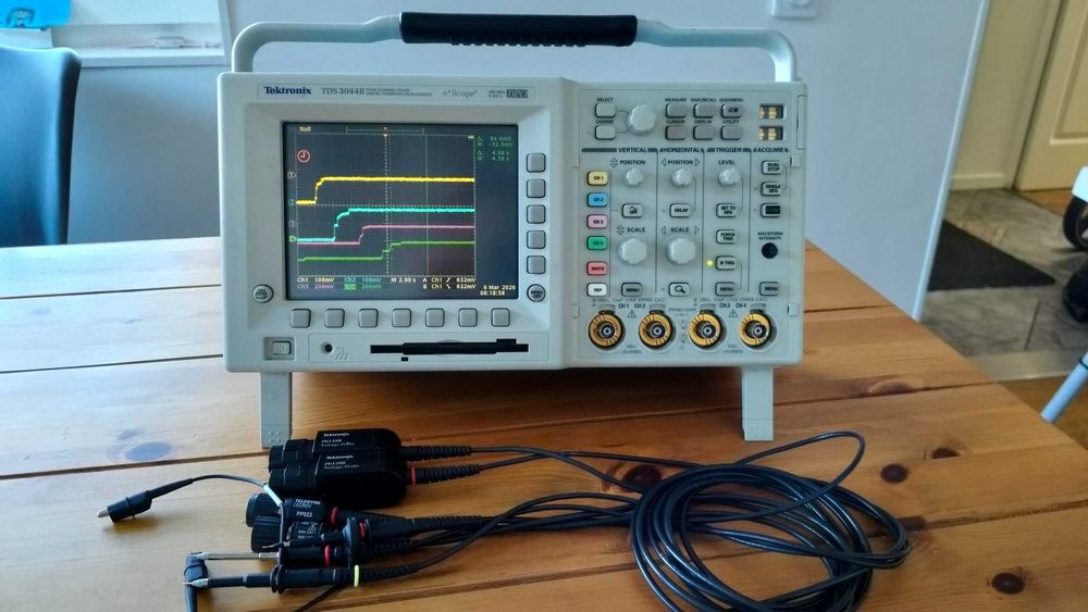Osciloscópio de 4 canais a 400MHz e 5GS/s - Tektronix TDS3044B DPO