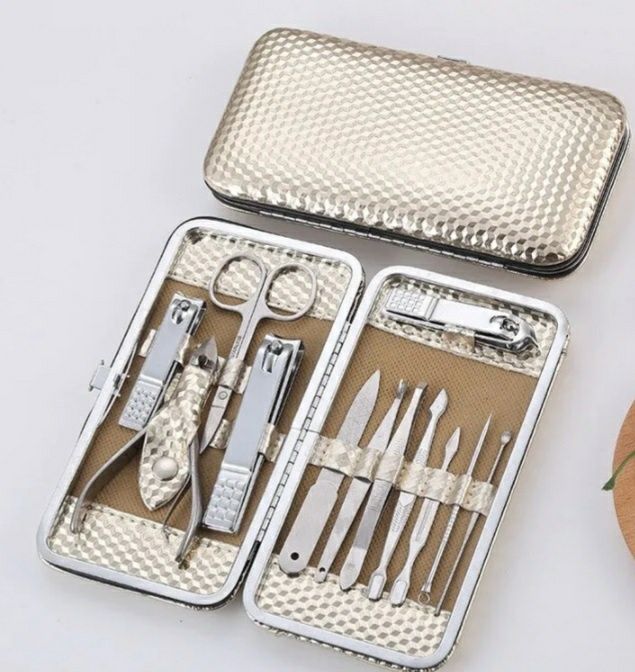 Zestaw do manicure 12 części.