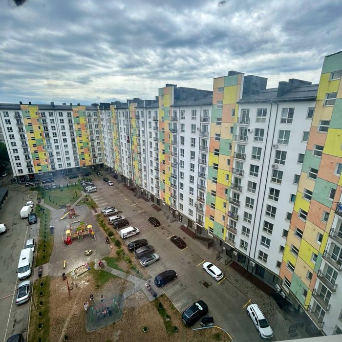 Продам велику  2-х кімнатну квартиру. Готова до ремонту