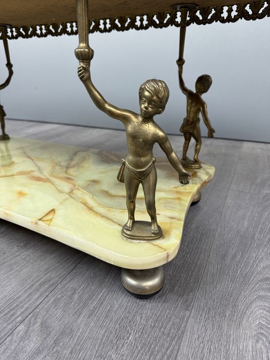 Вінтажний журнальний стіл