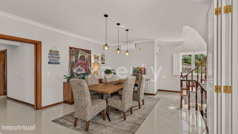Moradia com 3 suites e piscina coberta a 10 min das praias da Ericeira