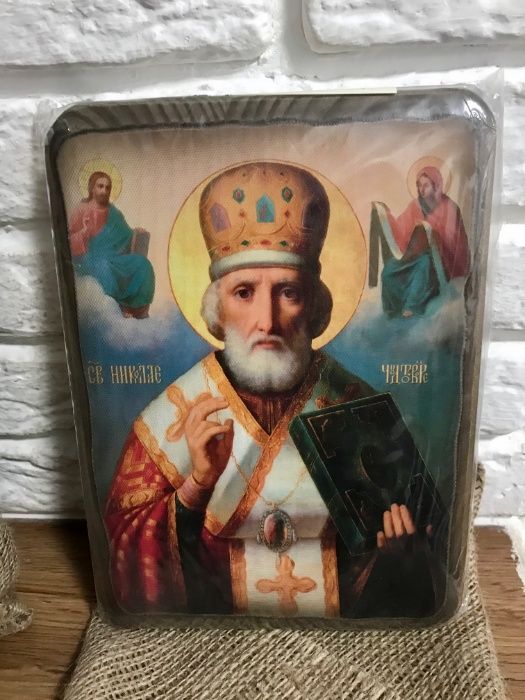 Иконы в подарочной упаковке.