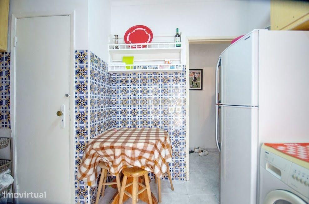 Prédio - Apartamento + Espaço Comercial - Centro Histórico da Nazaré