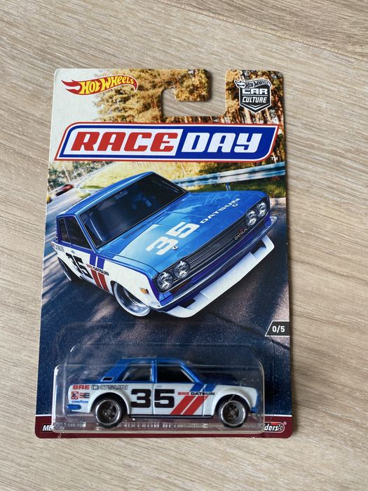 Hotwheels datsun 510 race day  box premium