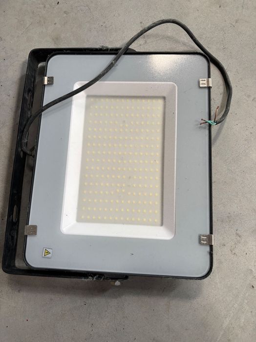 Focos de luzes para campo de padel