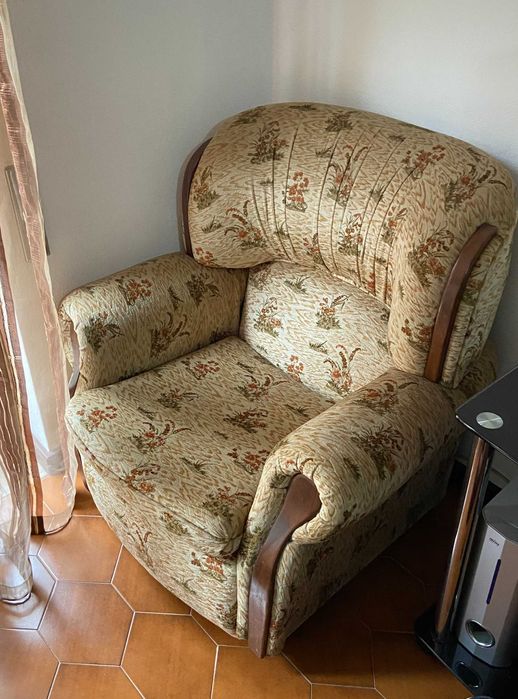Sofá-Cama Clássico + 2 Cadeirões