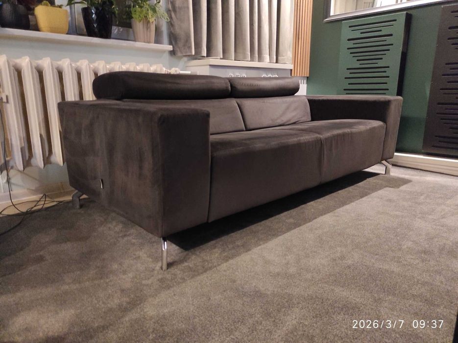Czarna sofa w bardzo dobrym stanie