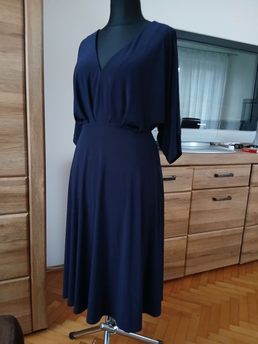 Granatowa sukienka 40 firmy Asos  elegancka