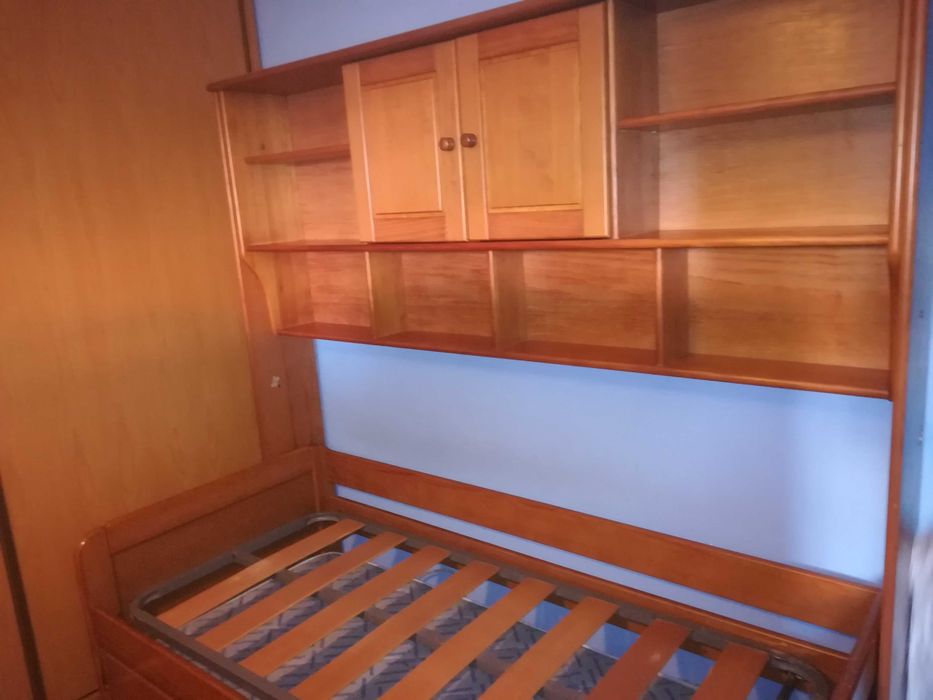 cama dupla com alçado em boa madeira