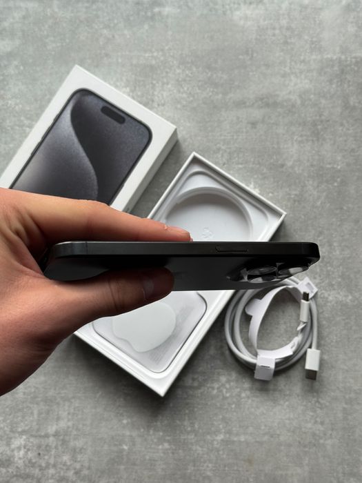 Apple iPhone 15 pro 256 GB Bateria 87%