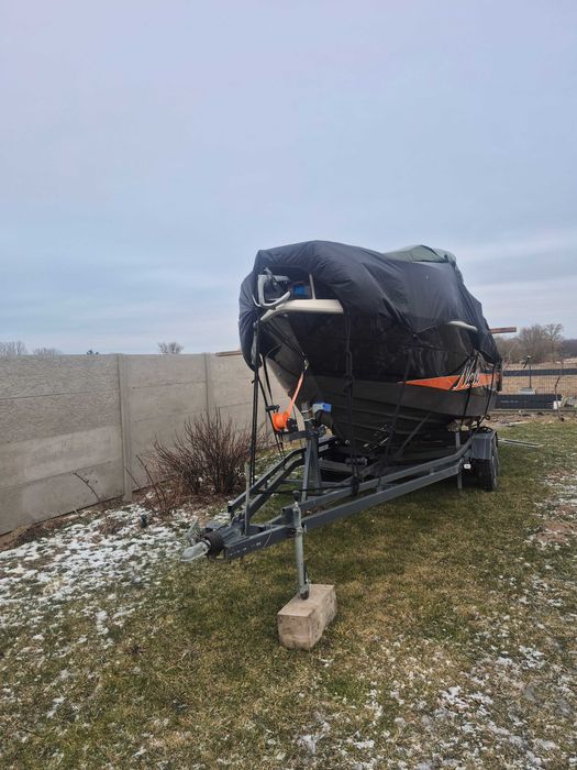 Łódź motorowa z silnikiem Honda 225KM