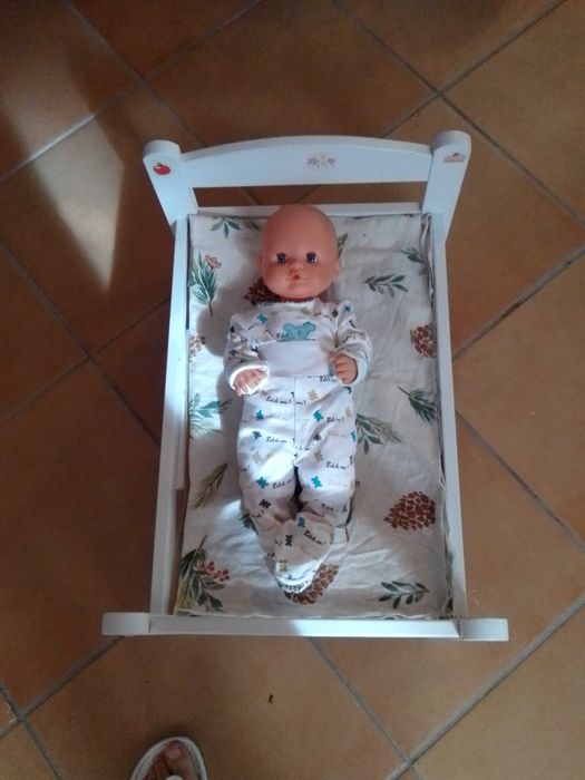 Cama branca Brincar IKEA e Nenuco