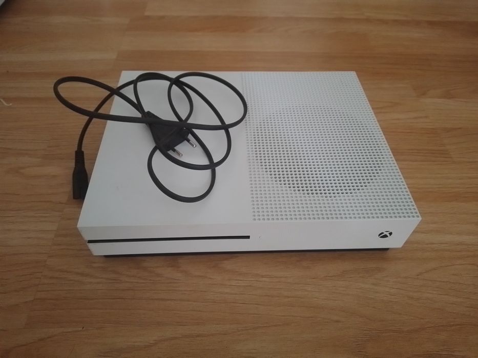 Xbox One S Semi-Usada + The Crew 2 !!!