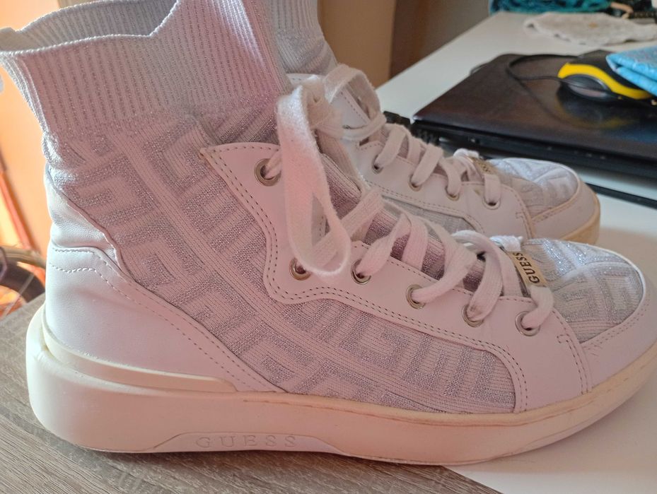 Wysokie bialo srebrne  buty Guess roz41