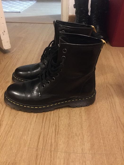 Botas Pretas estilo doc martens