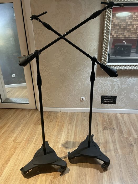 2 Suportes de Microfone Ultimate MC-125 - Como novo