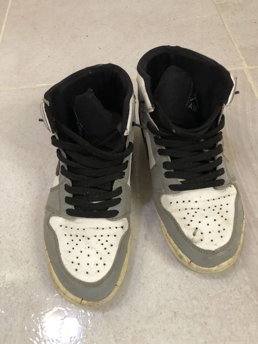 Jordan 1 sinzento e branco