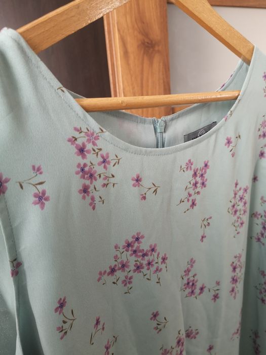 Piękna miętowa sukienka w kwiatki plus size