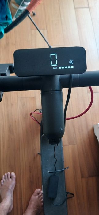 Trotinete navee v40i pro 2025