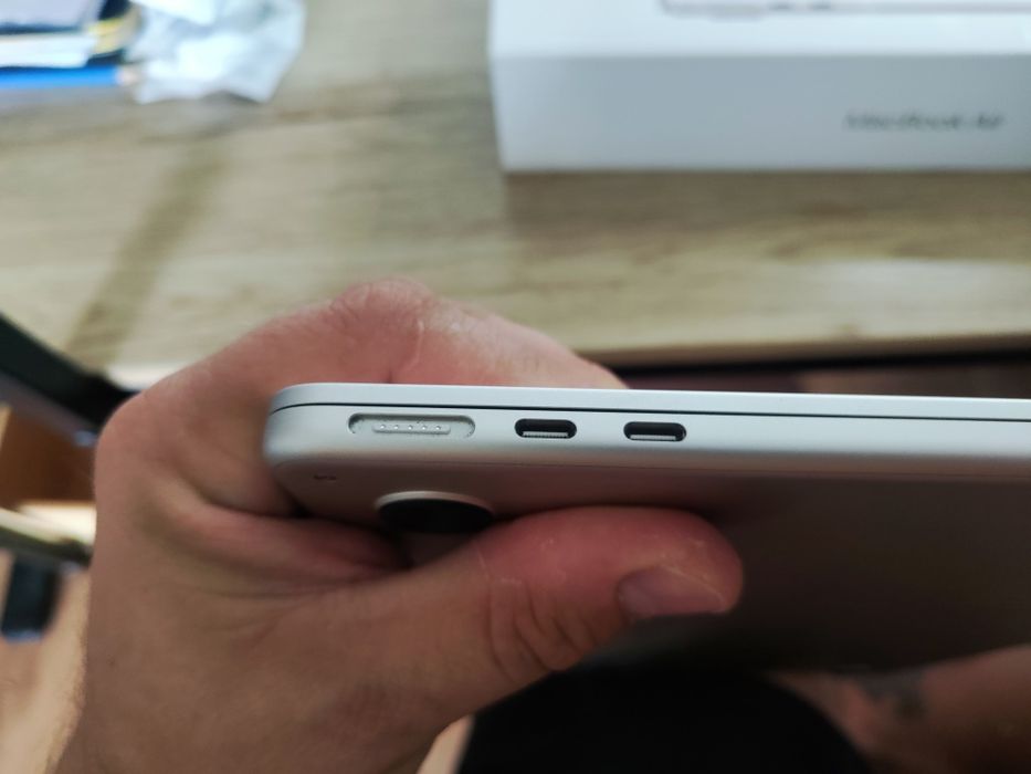 MacBook Air m2 13 cali 16 GB ram 256 gm SSD gwarancja