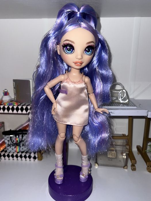 Rainbow High Violet Willow на шарнірному тілі • Одяг та взуття в комплекті Рейнбоу Хай Вайолет
