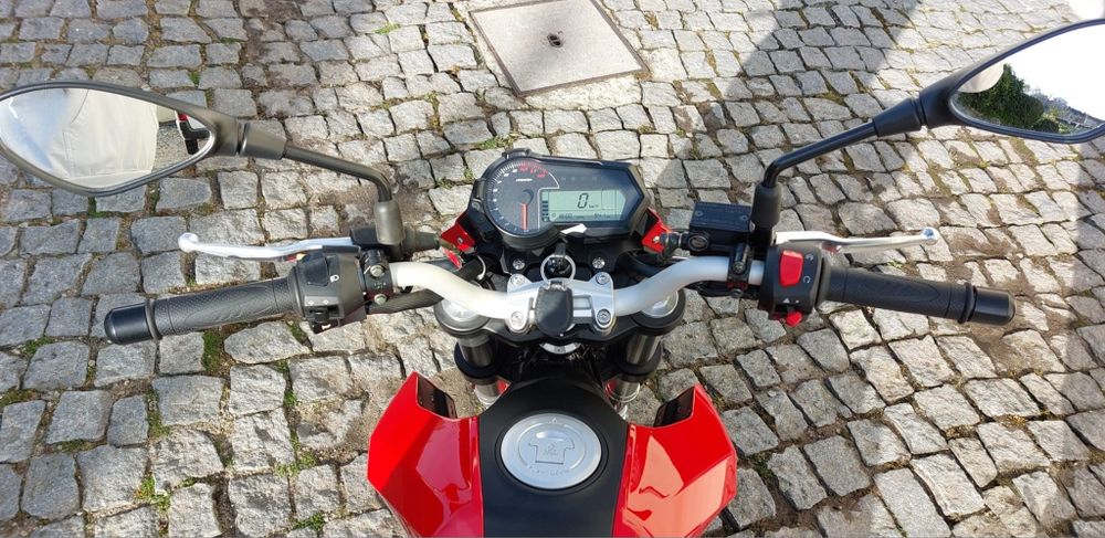 Benelli TNT 125 como nova