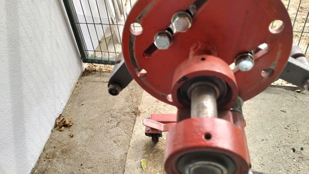 Apoio/bancada para motores automóveis