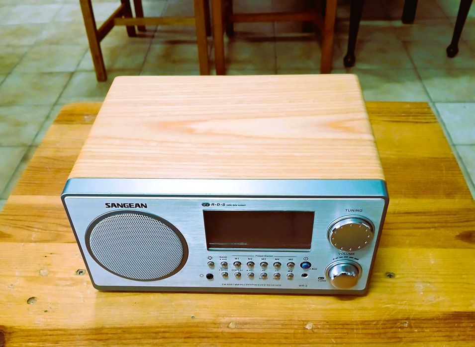 Rádio Sangean digital, modelo WR2