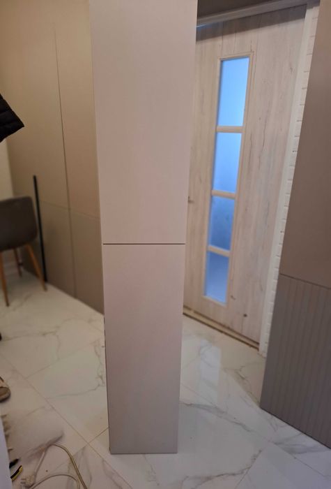 Słupek, regał kaszmirowy