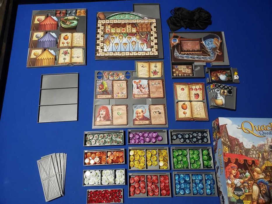 Insert organizer do gry planszowej Szarlatani z Pasikurowic mieści dodatki