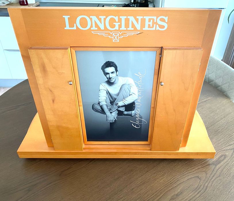 Ekspozytor Longines.