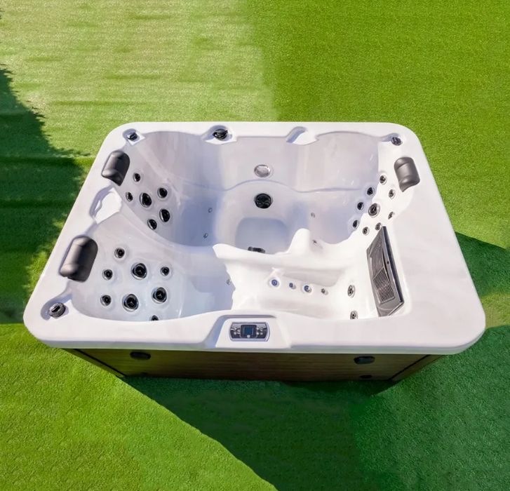 SPA/ Jacuzzi Hidromassagem ( 3 Lugares )