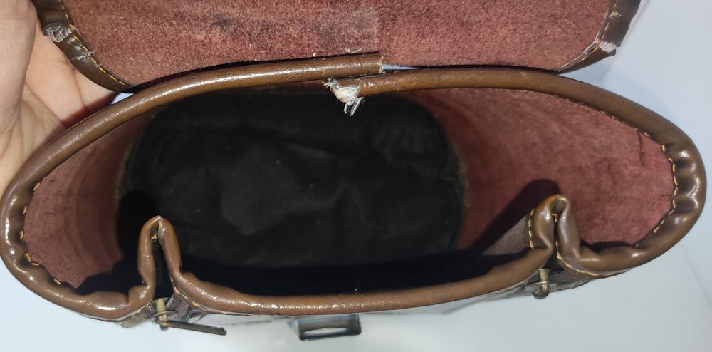 Piękna torebka ze skóry tłoczonej w kwiaty