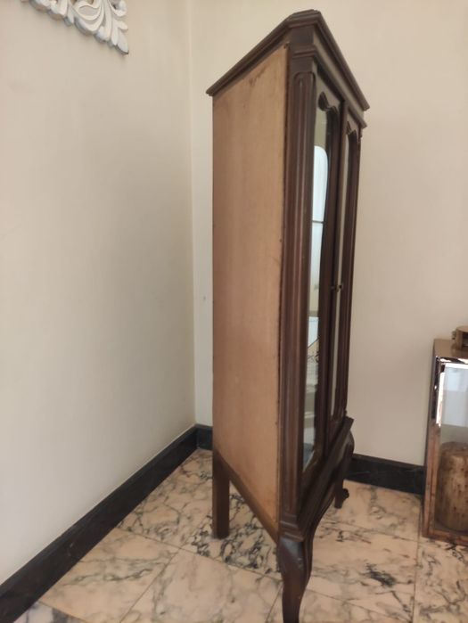 Vitrine em mogno