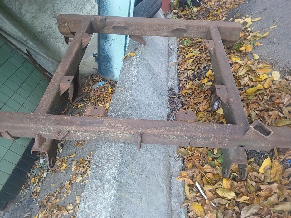 Продам раму і 2 платформи 2ПТС-4