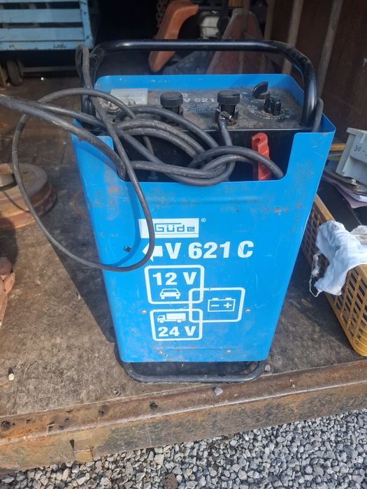 Prostownik do ładowania akumulatora 12v 24v