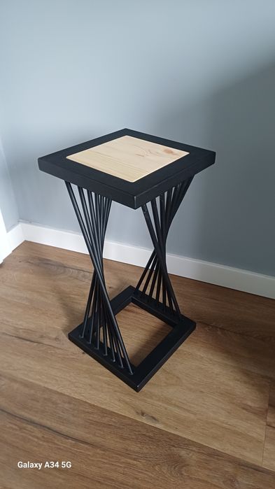 Kwietnik spiralny loftowy