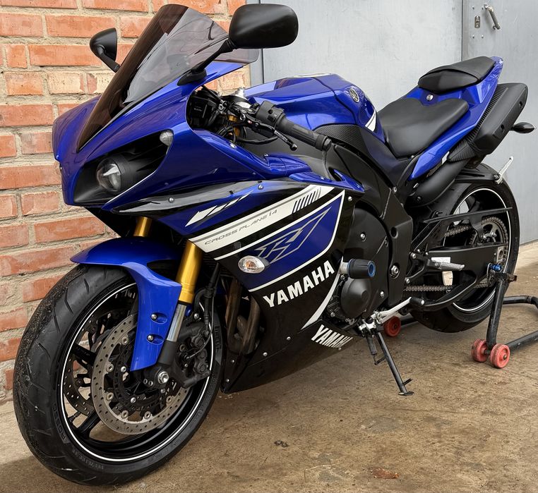 Yamaha yzf r1 cross plane 2013