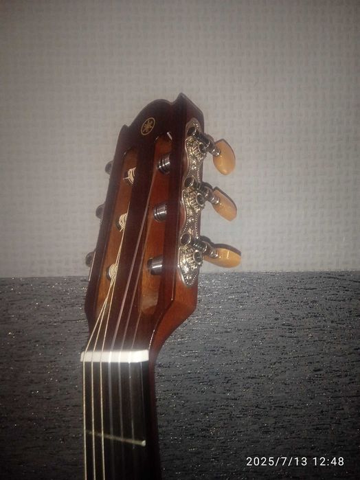 Гітара Ямаха в гарному стані електроакустична