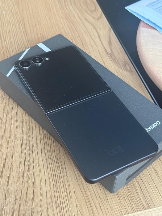 Samsung Galaxy Z Flip7 |  256 GB | Idealny stan | 100% bateria