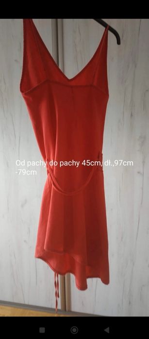 Tunika z ozdobnym paskiem