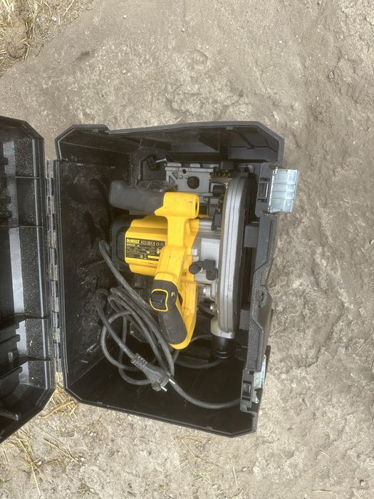Zagłębiarka DeWalt DWS520 z szyną