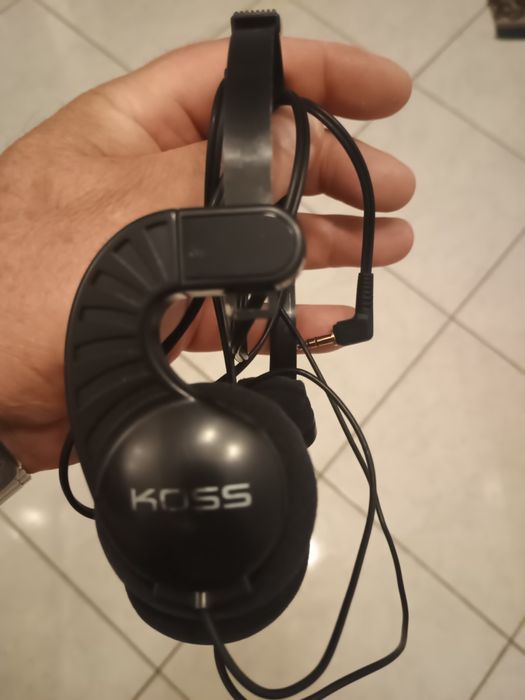 Проводные наушники