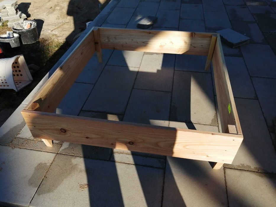 Piaskownica drewniana z ławeczką